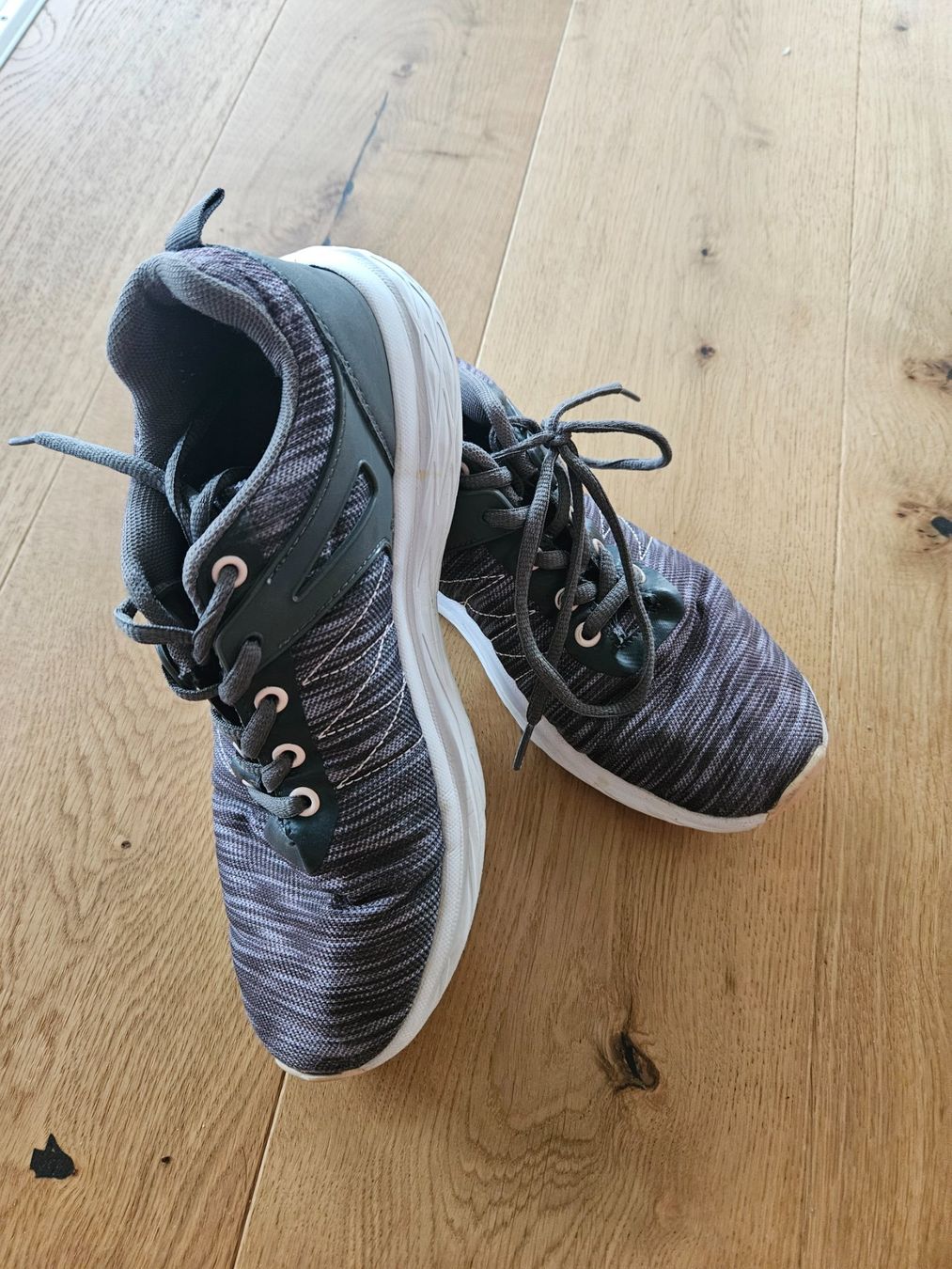 Scarpe da donna: Turnschuhe, Grösse 39 – Usato da Alpnach Dorf venduto da sab_l28w 1