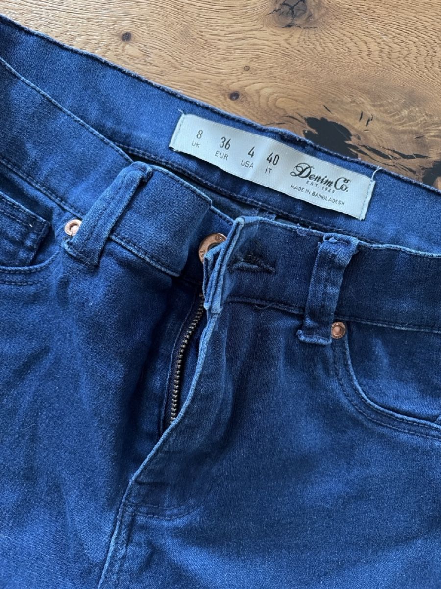 Jeans: Elastische  jeans – Gebraucht aus Unterengstringen von zha_8n7q 2
