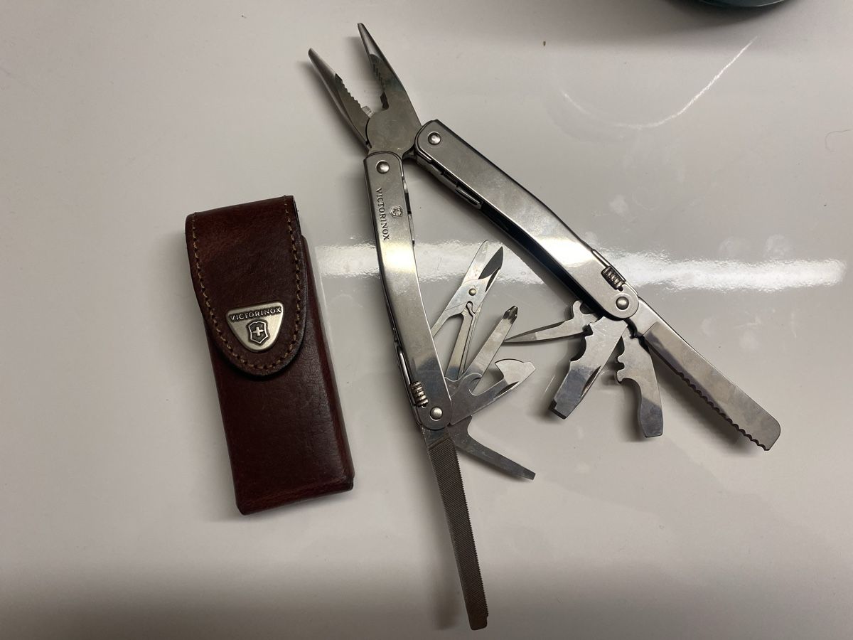 Victorinox Taschenmesser: Victorinox SwissTool Multitool with Leather Pouch New No Box – Neu und originalverpackt aus Buttikon SZ von Maxwelltime