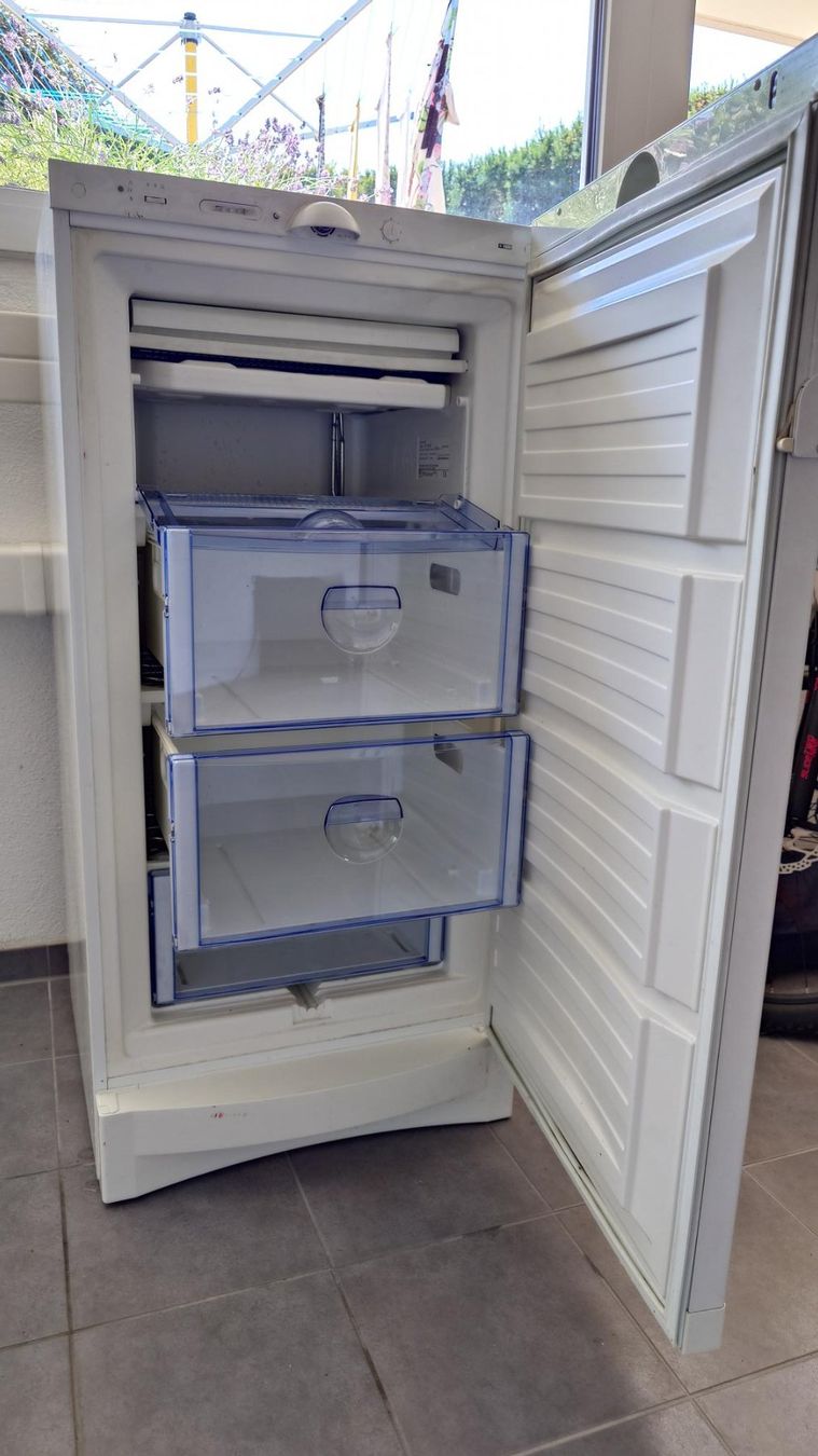 Fust Congelatori: GEFRIERSCHRANK – Usato da Kloten venduto da Bradley007 1