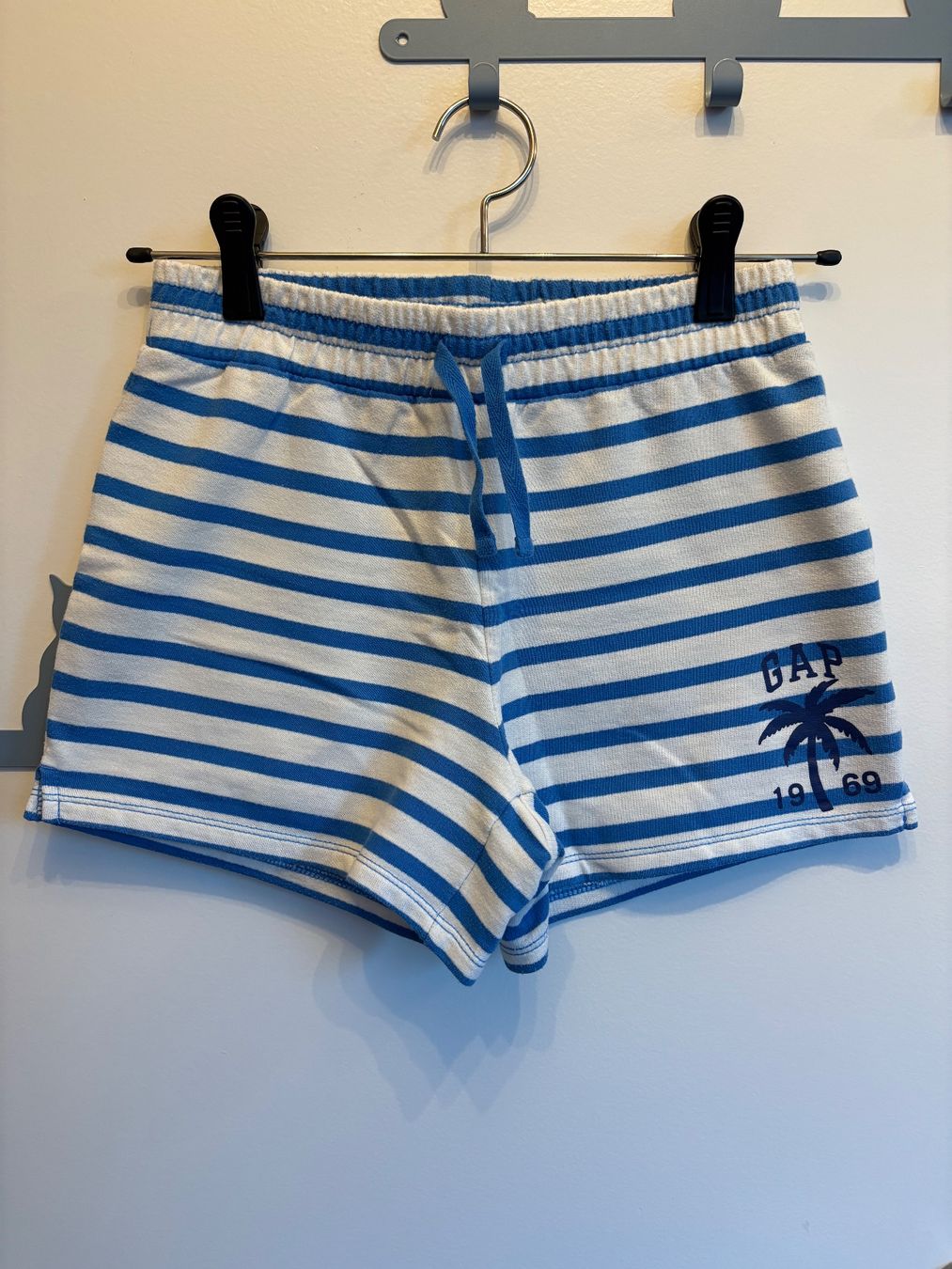 Gap Hosen: 💙 Short GAP rayé bleu blanc taille 168 – Gebraucht aus Lausanne von ine_6c2m