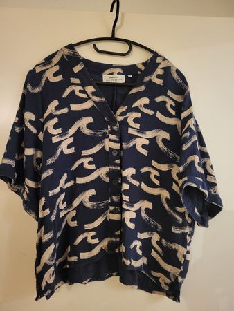 Blaue Sommer Bluse mit Muster, Grösse M, Top Zustand!