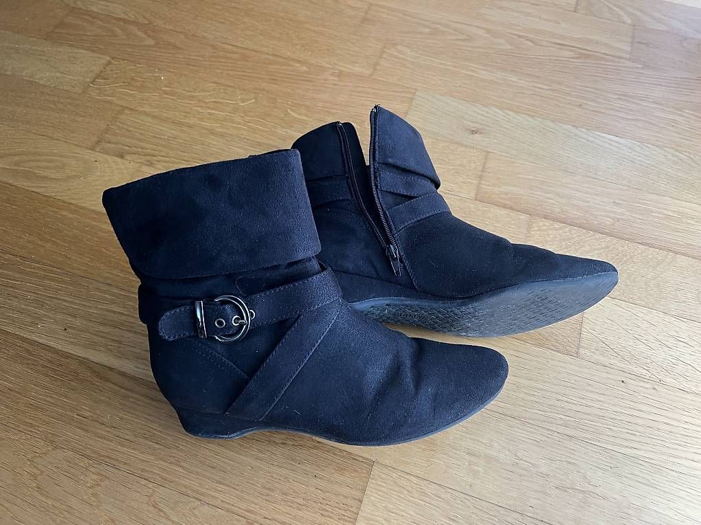 Scarpe da donna: Schwarze Stiefeletten – Usato da Gebenstorf venduto da pin_67yc 1