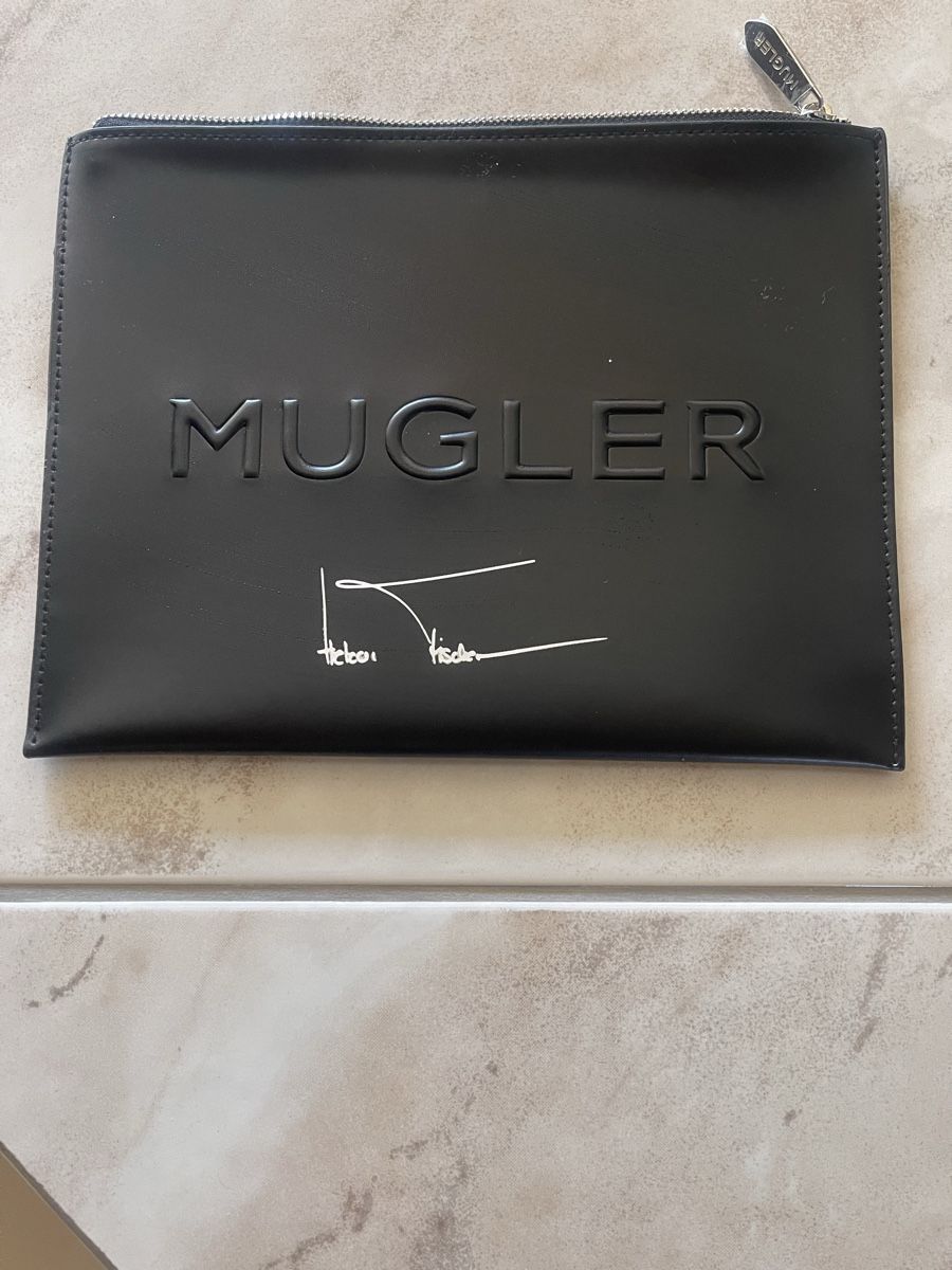 Mugler Kosmetikkoffer: Kulturbeutel – Gebraucht aus Bühler von kidisg