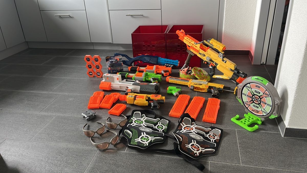 Nerf Giocattoli: Grosses Nerf Waffen Set für Kinder – Usato da Buttikon SZ venduto da HeidiF0102