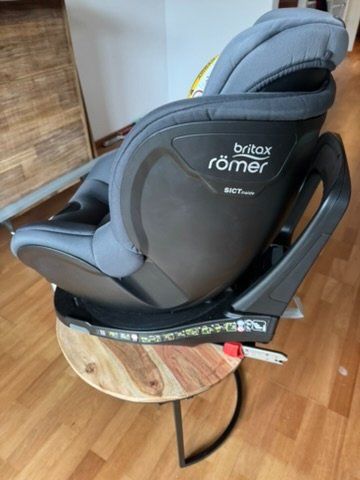 Britax Römer Seggiolini per auto: Britax Römer Dualfix M I-Size Kindersitz – Usato da Oberweningen venduto da ele_bf2t 1