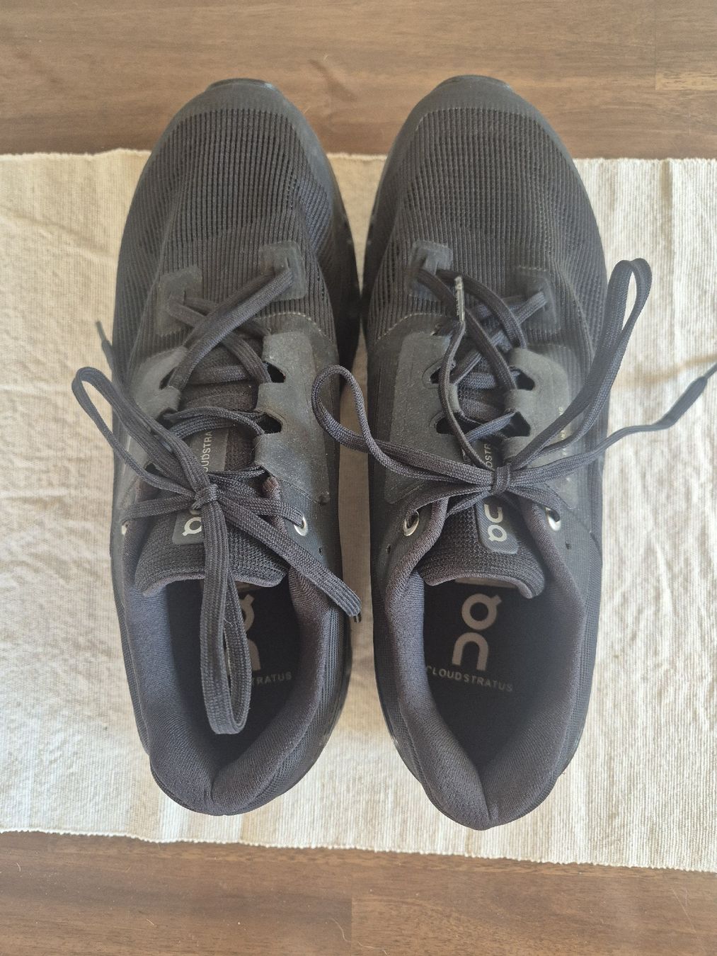 On Scarpe da uomo: ON Cloudstratus Schuhe schwarz Grösse 42.5 – Nuovo (secondo la descrizione) da Wald ZH venduto da lau_6d2z 1