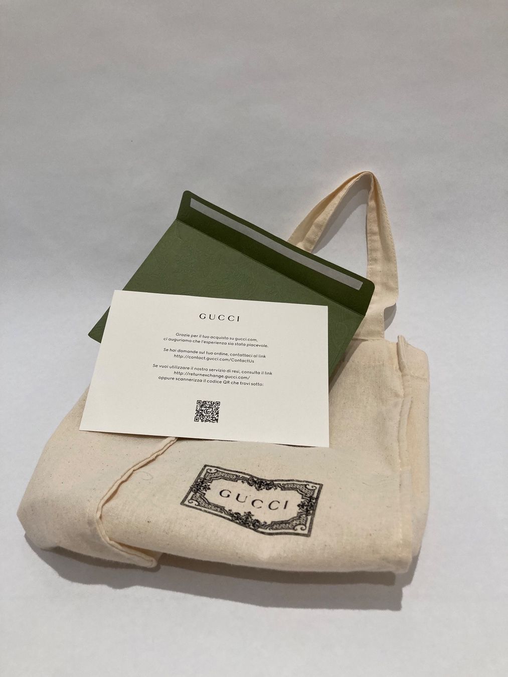 Gucci Copricapi, berretti & cappellini: Gucci cappello in velluto BLU – Usato da Paradiso venduto da Kayakara 6