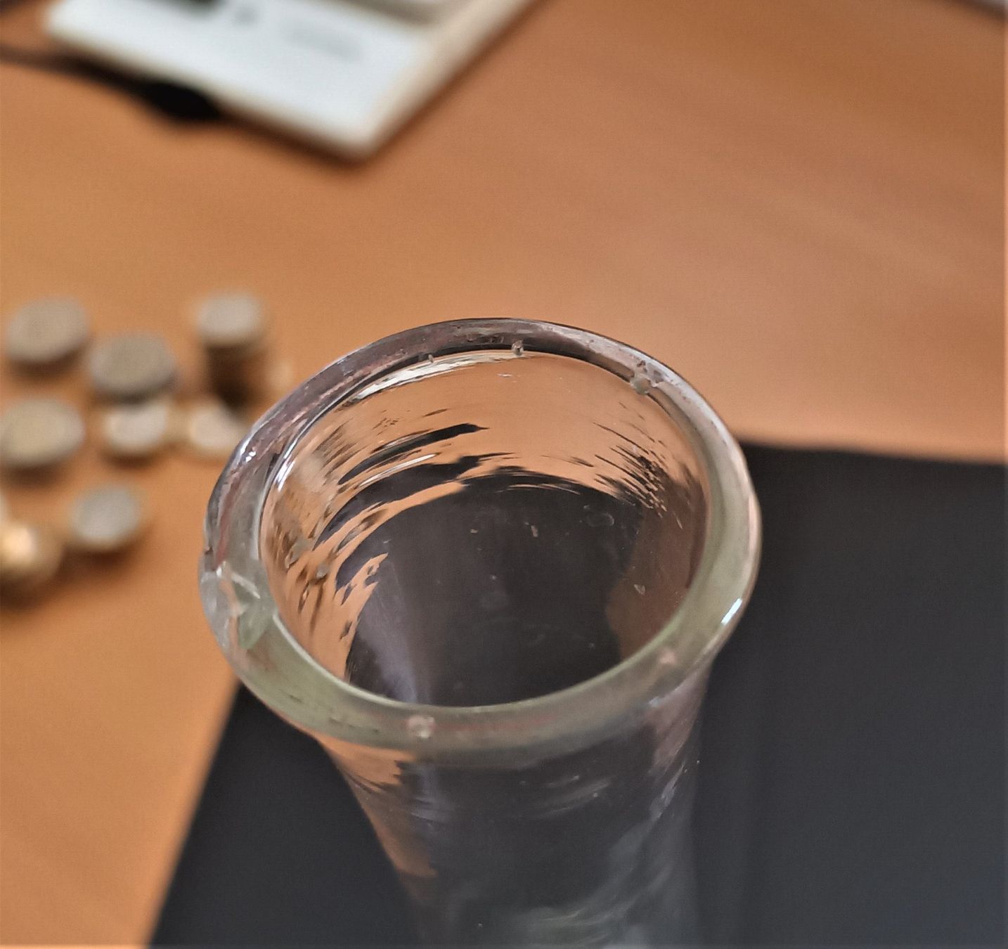 Caraffe: Glaskaraffe mit eingearbeiteter Birne, Glasstöpsel, mundgebl – Usato da Vaduz venduto da Bergtiger 4