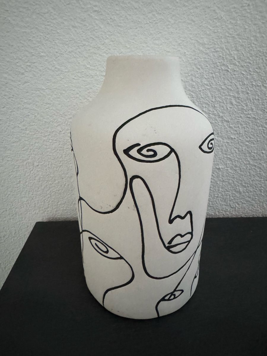 Vasi & Recipienti: Vase weiss mit abstrakten Gesichtern – Nuovo (secondo la descrizione) da Glis venduto da Romainee
