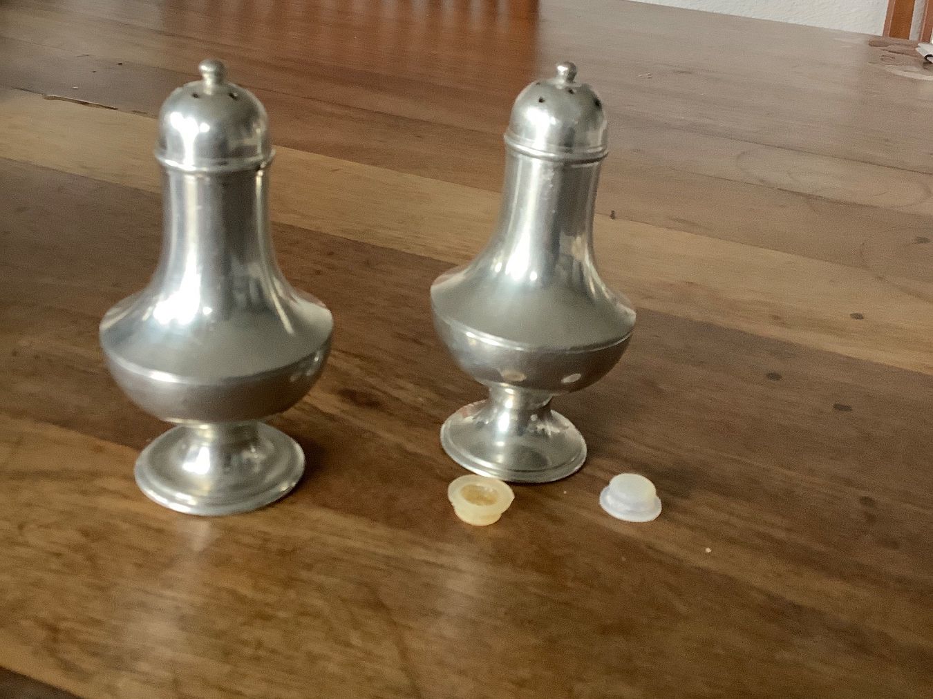 Set di piatti: Salz- und Pfefferstreuer Set, Vintage – Usato da Wollerau venduto da brillenglaeser
