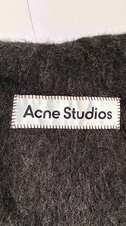 Foulards, Tücher & Schals: Acne Studio Schal mit Logo-Patch – Gebraucht aus Basel von kis_g8bg 1