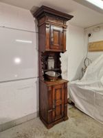 Barockes Schmalbuffet Hochschrank mit Waschkanne antik