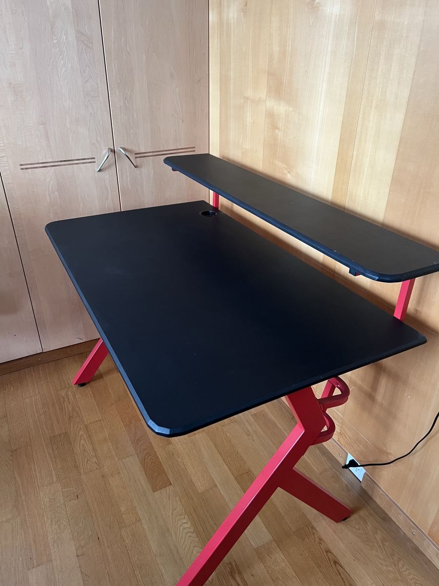 Schreibtische: Gamingtisch Bürotisch – Gebraucht aus Henau von pacogima