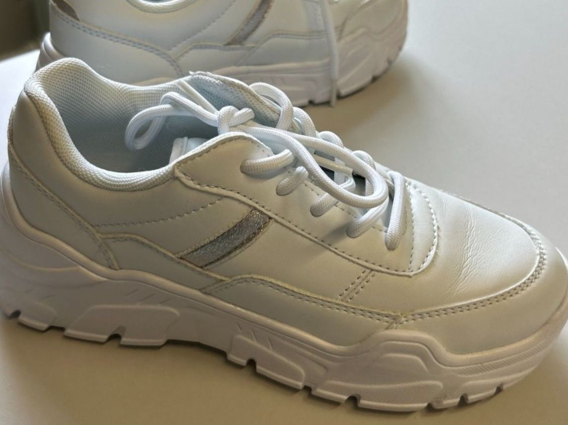 Herrenschuhe: Kinderschuhe Sneaker Venice Grösse 34 NEU – Neu (gemäss Beschreibung) aus Zürich von kun_d8p9 1