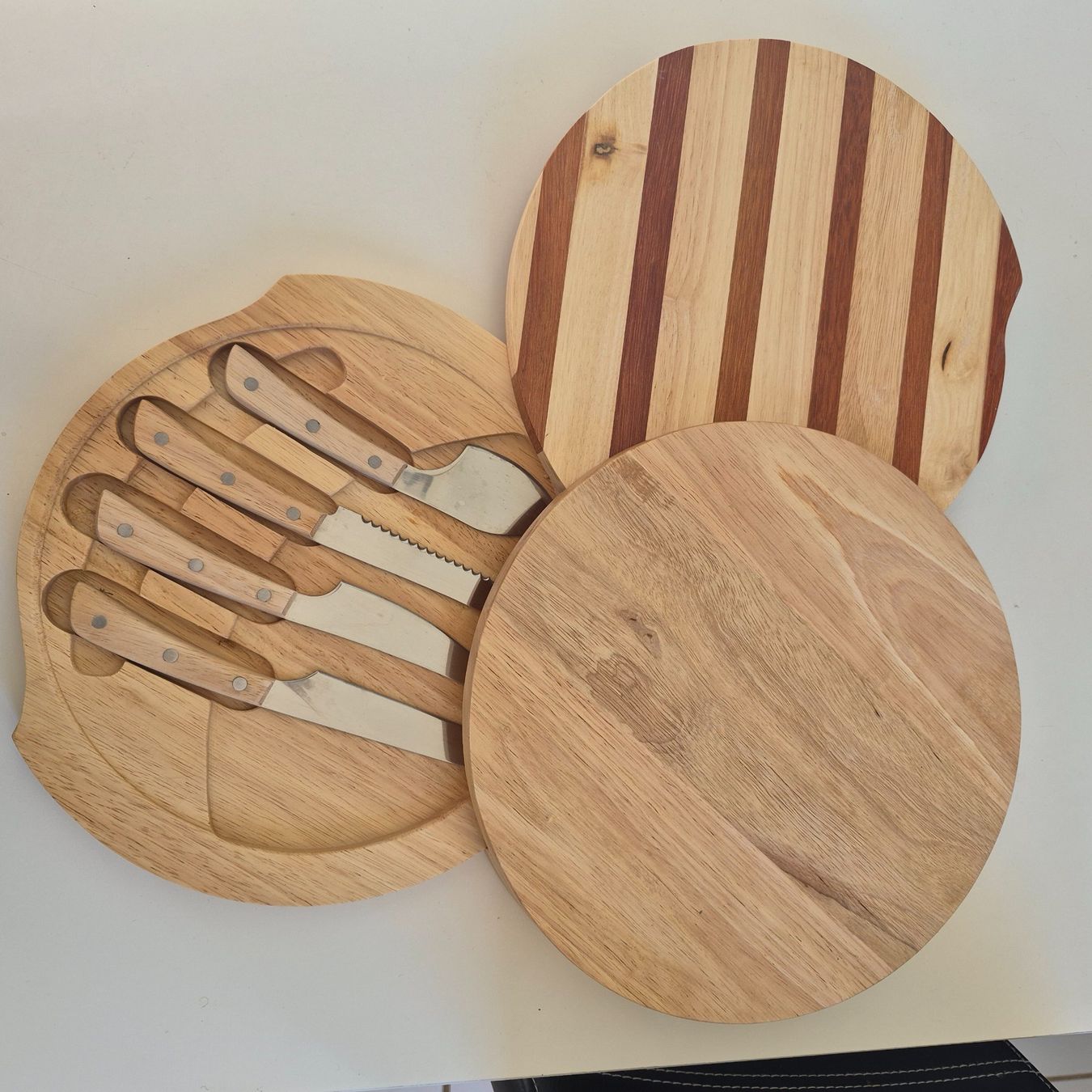 Piatti di portata: Planches à fromage rondes en bois – Usato da Blonay venduto da Samvil 1