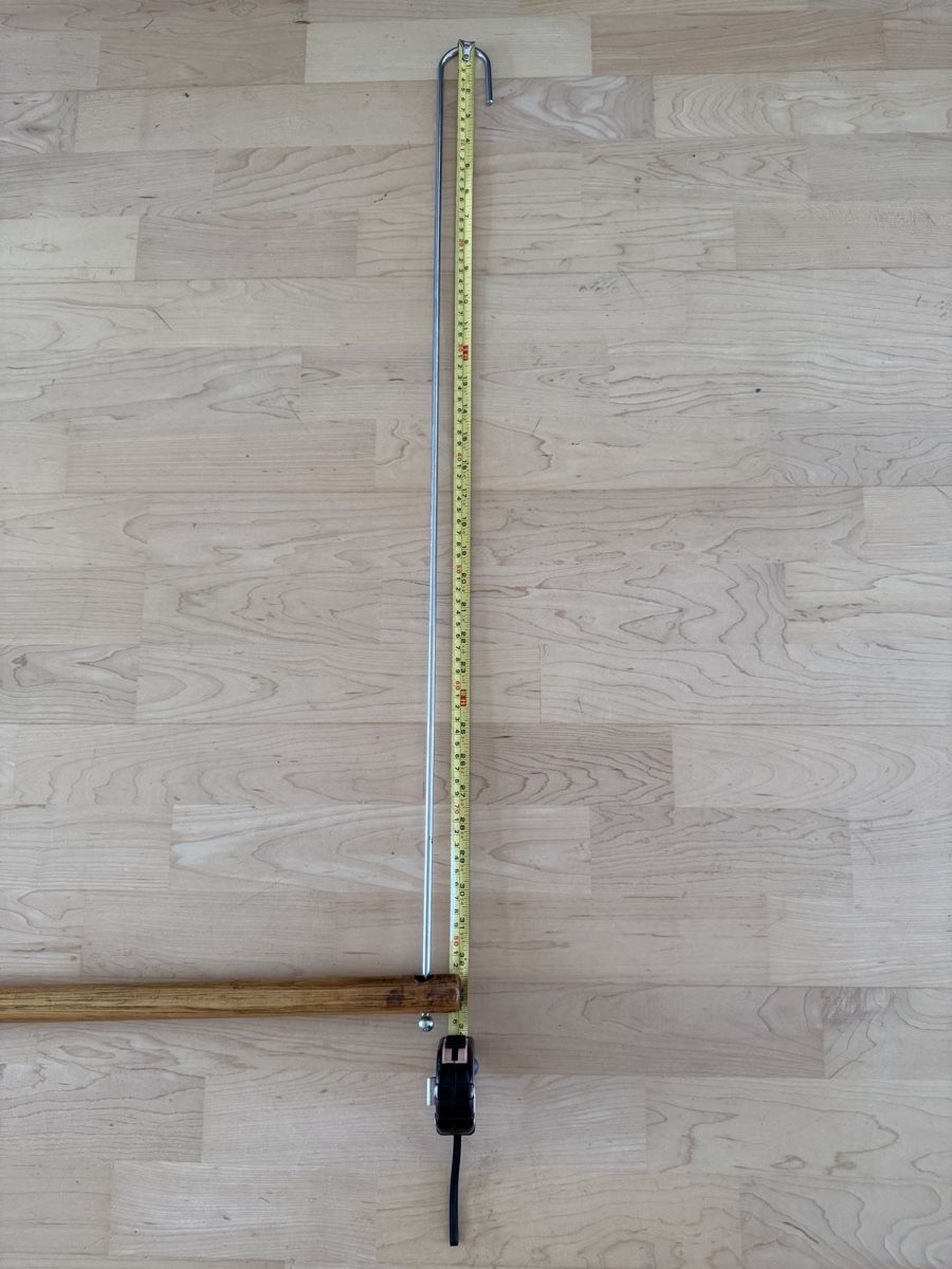 Autres accessoires: Wooden Hanging Rack with Metal Hooks  – D'occasion à Cham par cec_b78y 2