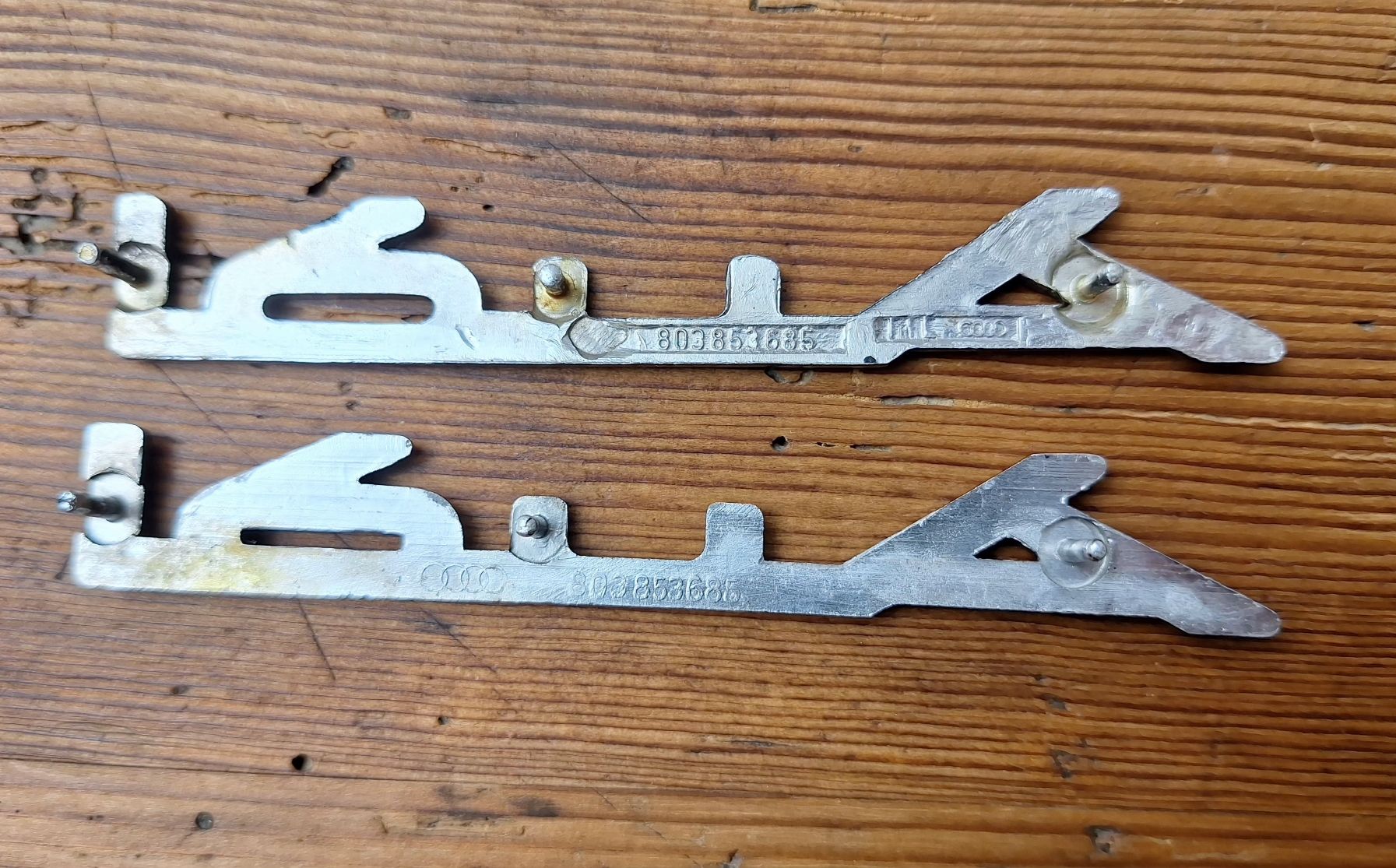 Audi Tutti pezzi di ricambio auto: Audi 100 C1 Embleme – Usato da Triesen venduto da BLACKSHEEP75 2