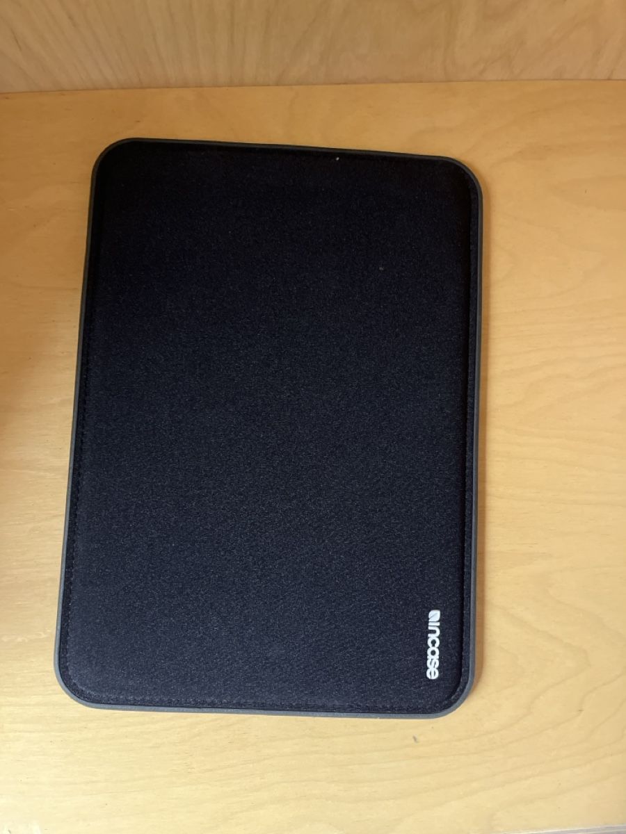 Coques & Sacs: Laptophülle Macbook 12zoll – D'occasion à Hergiswil NW par ercrah