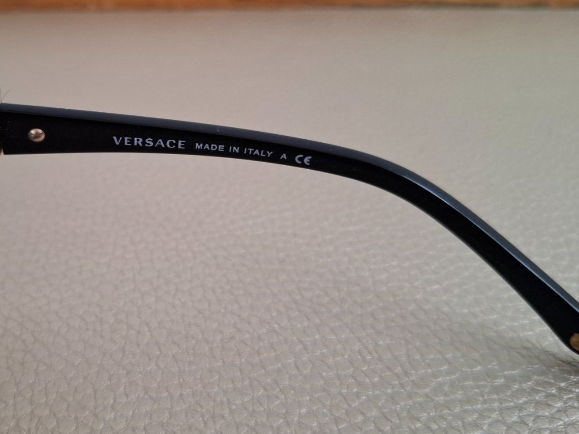 Versace Lunettes & Verres: 🌟 Superbes Lunettes de Soleil VERSACE - MOD 4237-B – D'occasion à Meinier par Gattuso22 4