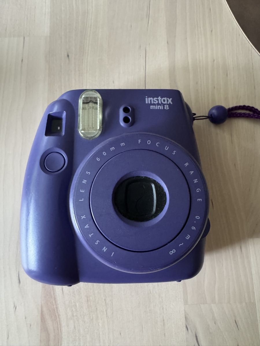 Fujifilm Fotocamera: Fujifilm Instax Mini 8 viola con custodia e tracolla – Usato da Losone venduto da robertone1964 3