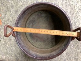 Antiker Kupfertopf / Kupferkessel mit Kette, 1.3kg schwer