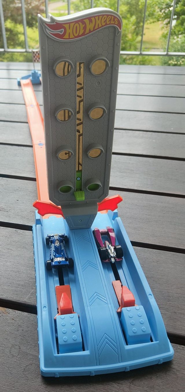 Hot Wheels Giocattoli: Hot Wheels Rennchampion Trackset – Usato da Dietikon venduto da mic_5rjw 1