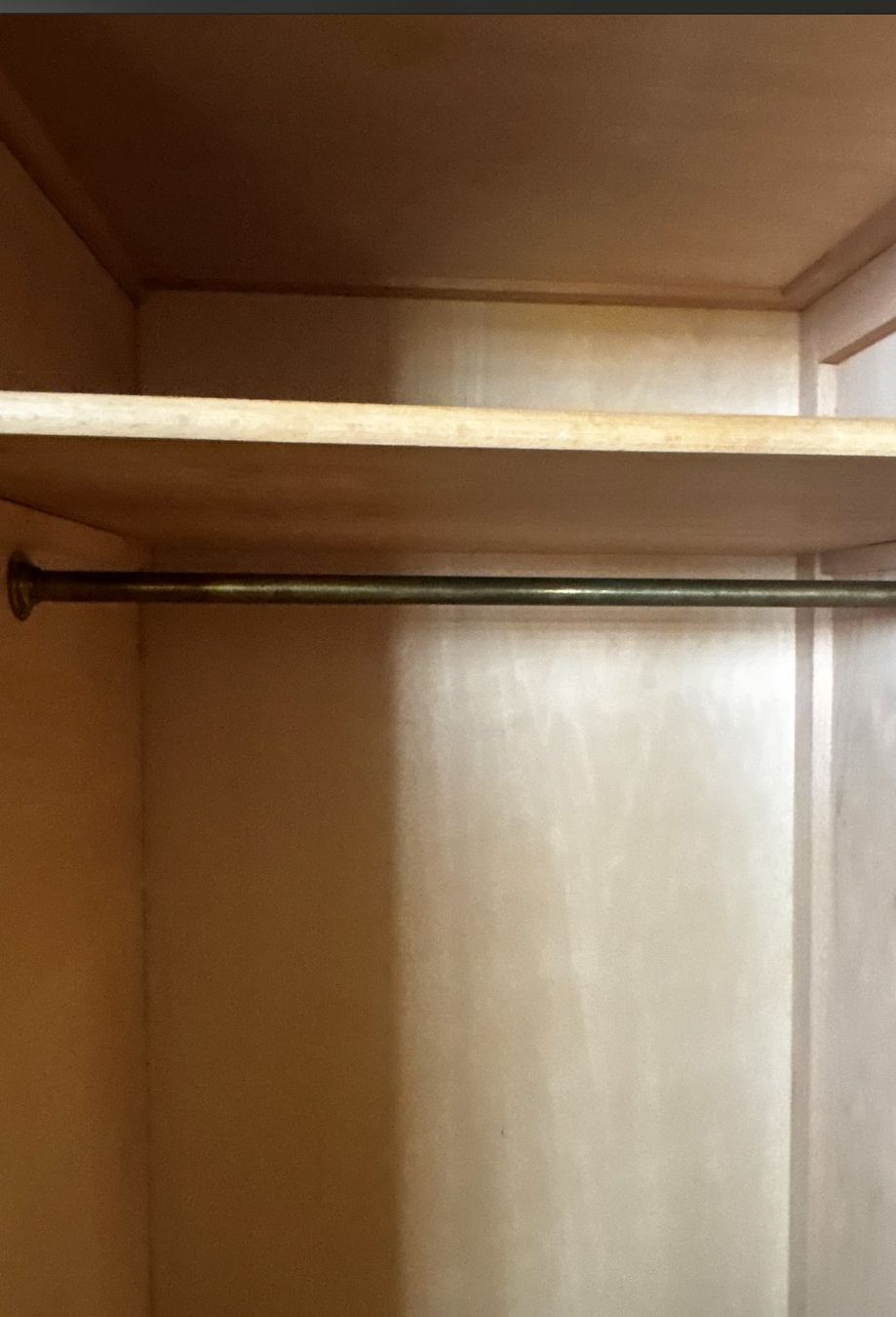 Armadi: Kleiderschrank geräumig mit Spiegelchen – Usato da Zürich venduto da Lapoetsch 3