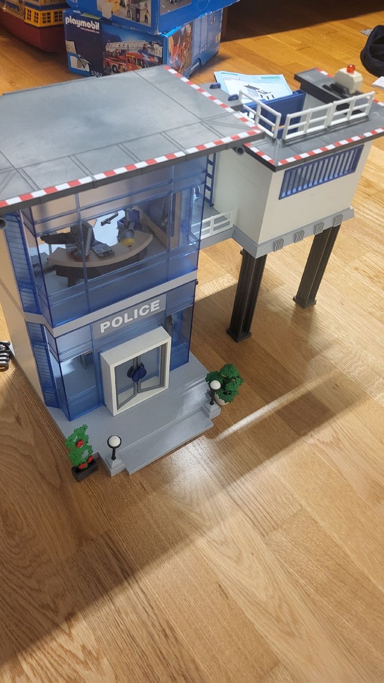 Playmobil Spielzeuge: Playmobil Polizei Hauptquartier mit Gefängnis – Gebraucht aus Kriens von Salsita 3