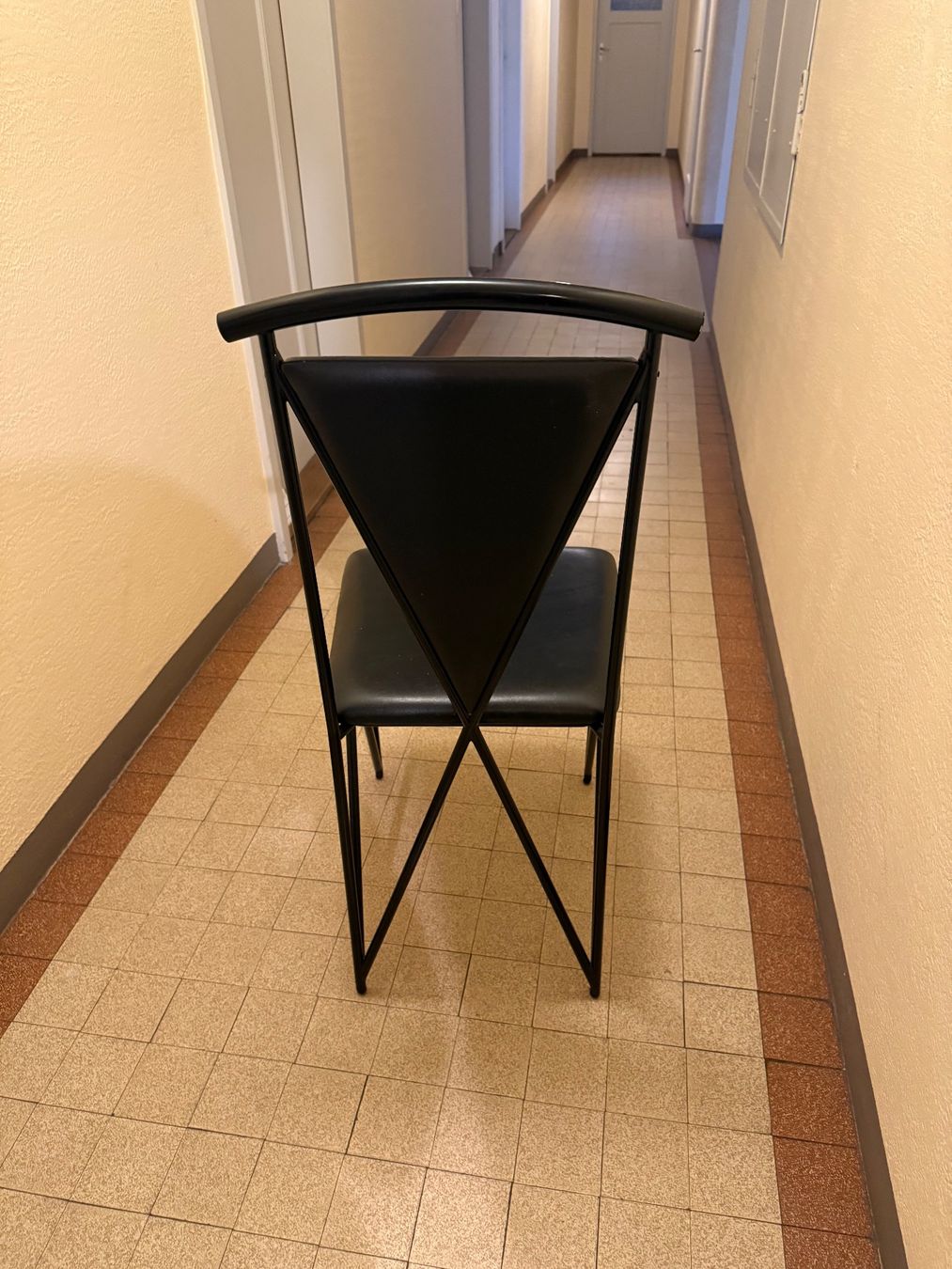 Sedie: 2x Chaise noire originale - design intemporel et élégant – Usato da Biel/Bienne venduto da mar_hhq2 2