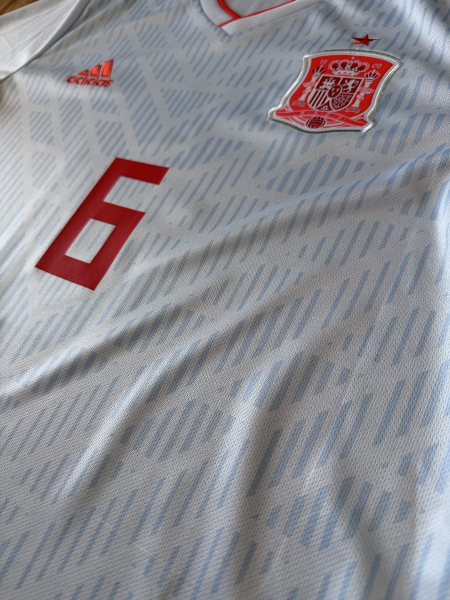 Adidas Canottiere & Pantaloni: Original Iniesta Spanien 2018 Trikot M – Usato da Burgdorf venduto da Shirtsy 3