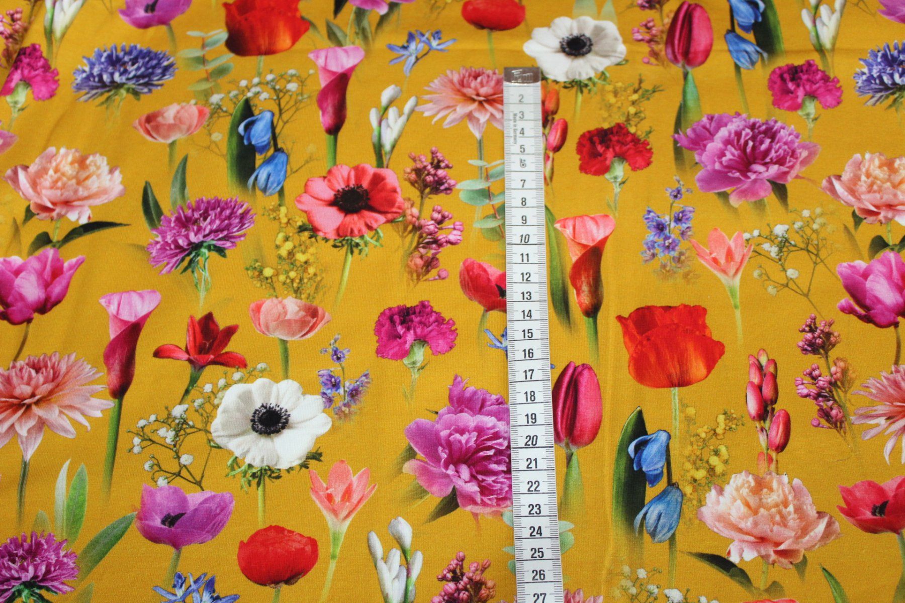 Tessuti: Stoff Baumwolljersey Digitaldruck senf/Blumen – Nuovo (secondo la descrizione) da Obfelden venduto da solomon111 1