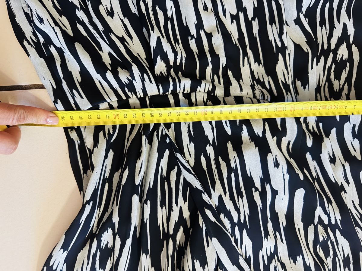 Mango Tute: Combishort Mango imprimé noir et blanc taille M – Nuovo (secondo la descrizione) da Avry-sur-Matran venduto da Anarda 1
