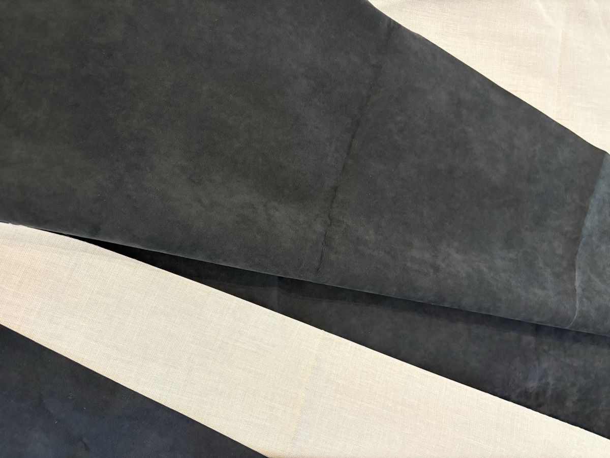 Tessuti: Alcantara Stoff dunkelgrau Meterware guter Zustand – Nuovo (secondo la descrizione) da Glattpark(Opfikon) venduto da Opfikon66