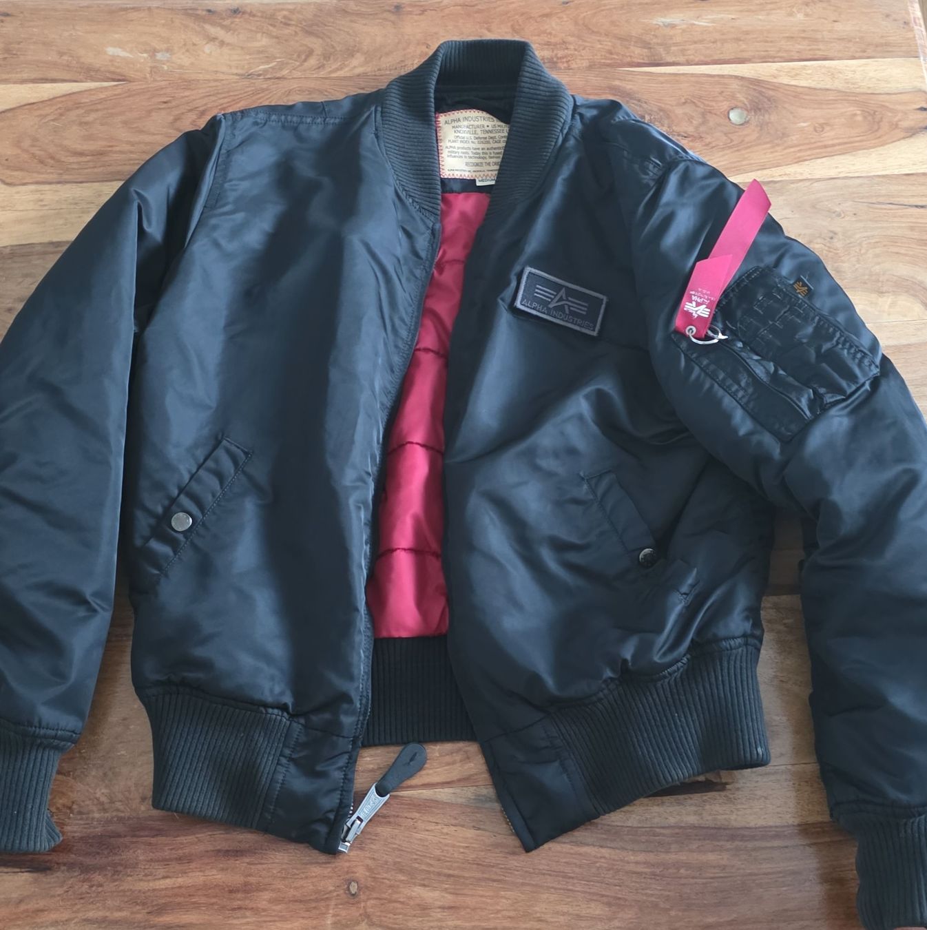 Alpha Industries Vestes: Alpha Industries Bomberjacke schwarz gebraucht Grösse Medium – D'occasion à Dübendorf par ZH_city