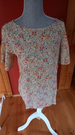 Damen T-Shirt mit Blumenmuster Grösse 38 Zustand gut