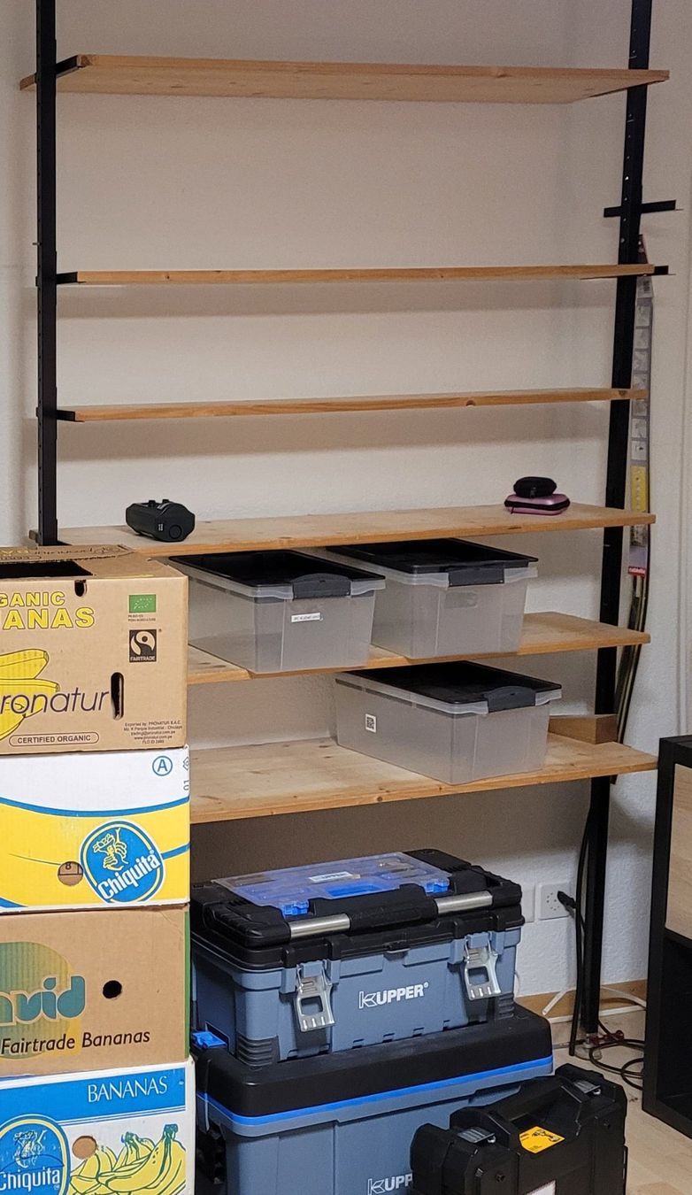 Regale: Bücherregal, Regal – Gebraucht aus Wolfhausen von Mimas