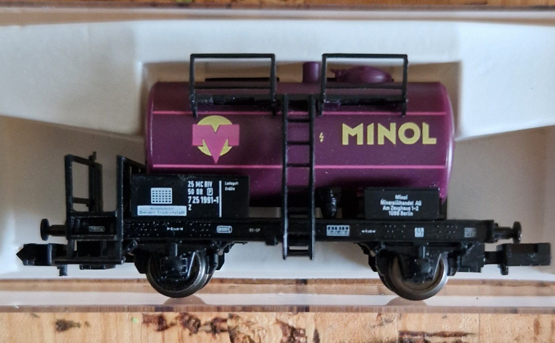 Fleischmann Modellini di ferrovie: 4 Wagons citernes fleischmann N – Nuovo (secondo la descrizione) da Tavannes venduto da Jacksonhmc 1