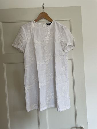 Zara weisses Sommerkleid mit Stickerei, Gr. M