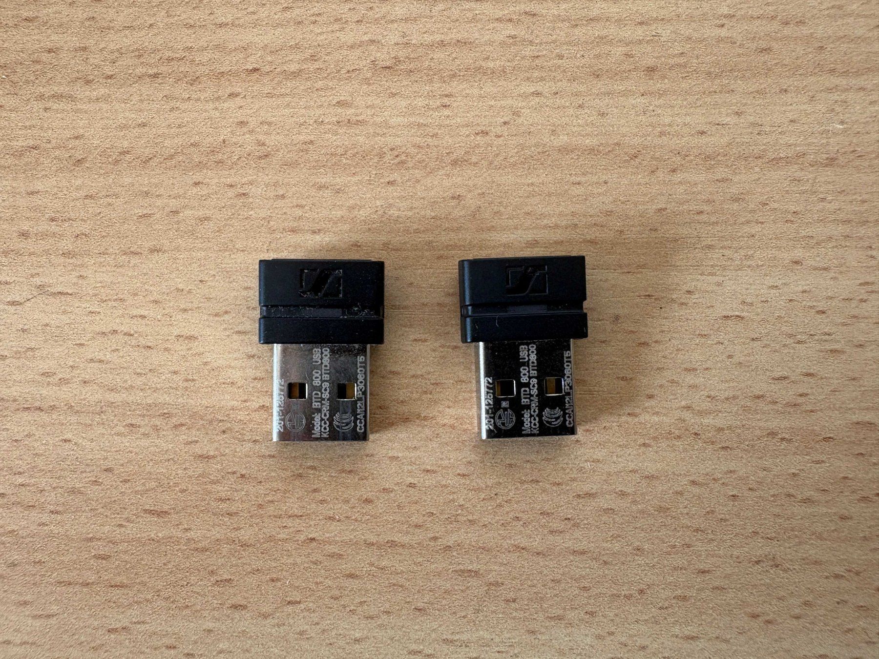 Sennheiser Cuffie: Sennheiser Headset mit 2 Ladestationen und 2 USB-Dongels – Nuovo (secondo la descrizione) da Kaltacker venduto da Nostromo 3