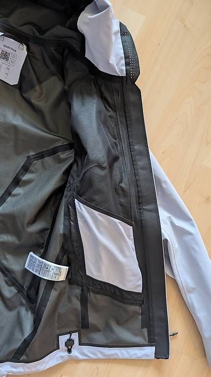 Giacche: Neue Regenjacke von Decathlon Grösse Large – Usato da Baar venduto da Foscolio 2