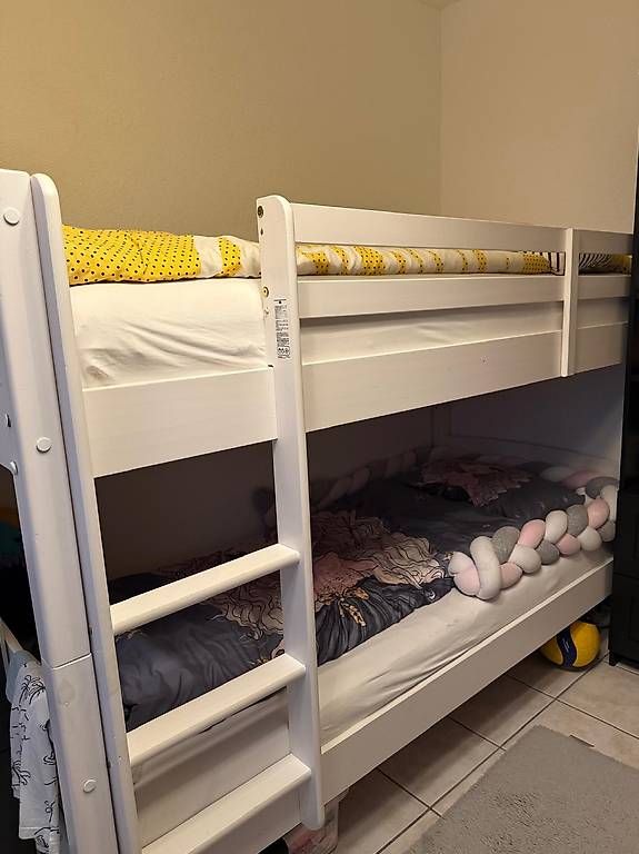 Betten: Doppelbett mit Matratzen  – Gebraucht aus Biel/Bienne von sar_my6d