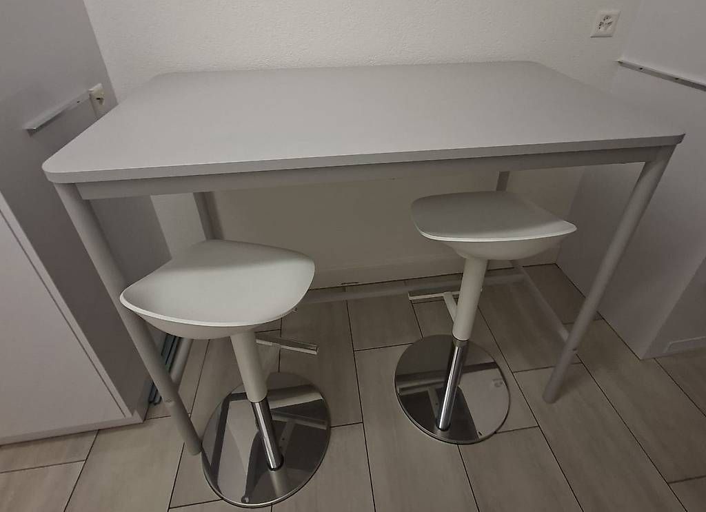 Tavoli: Grauer Bartisch – Usato da Zürich venduto da Max_Power55