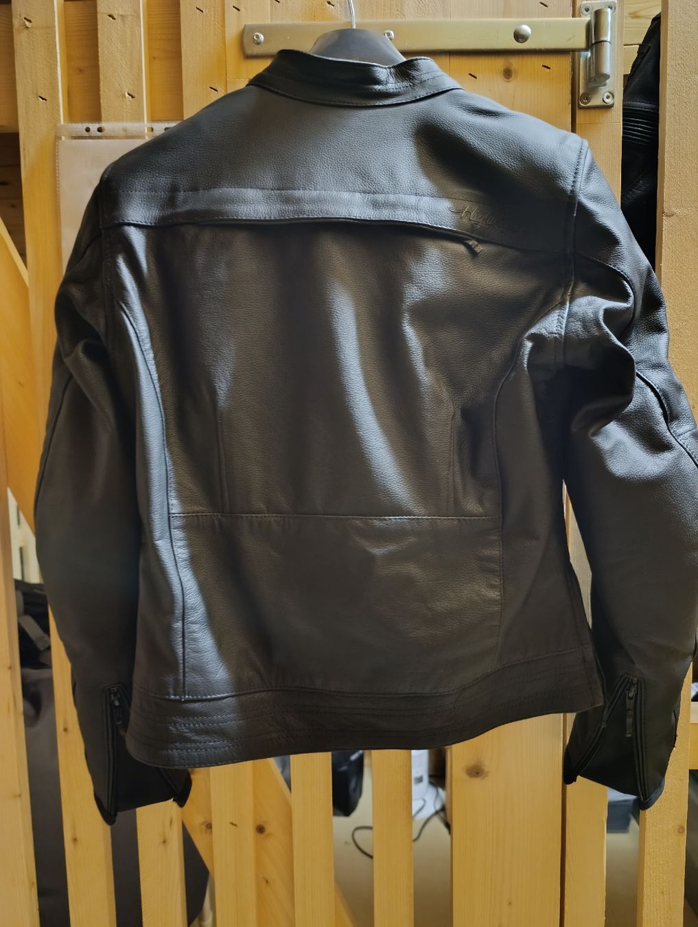 Giacche: Neue Leder Damen Motorrad Jacke – Nuovo e nell'imballaggio originale da Stäfa venduto da Phenomenom 3