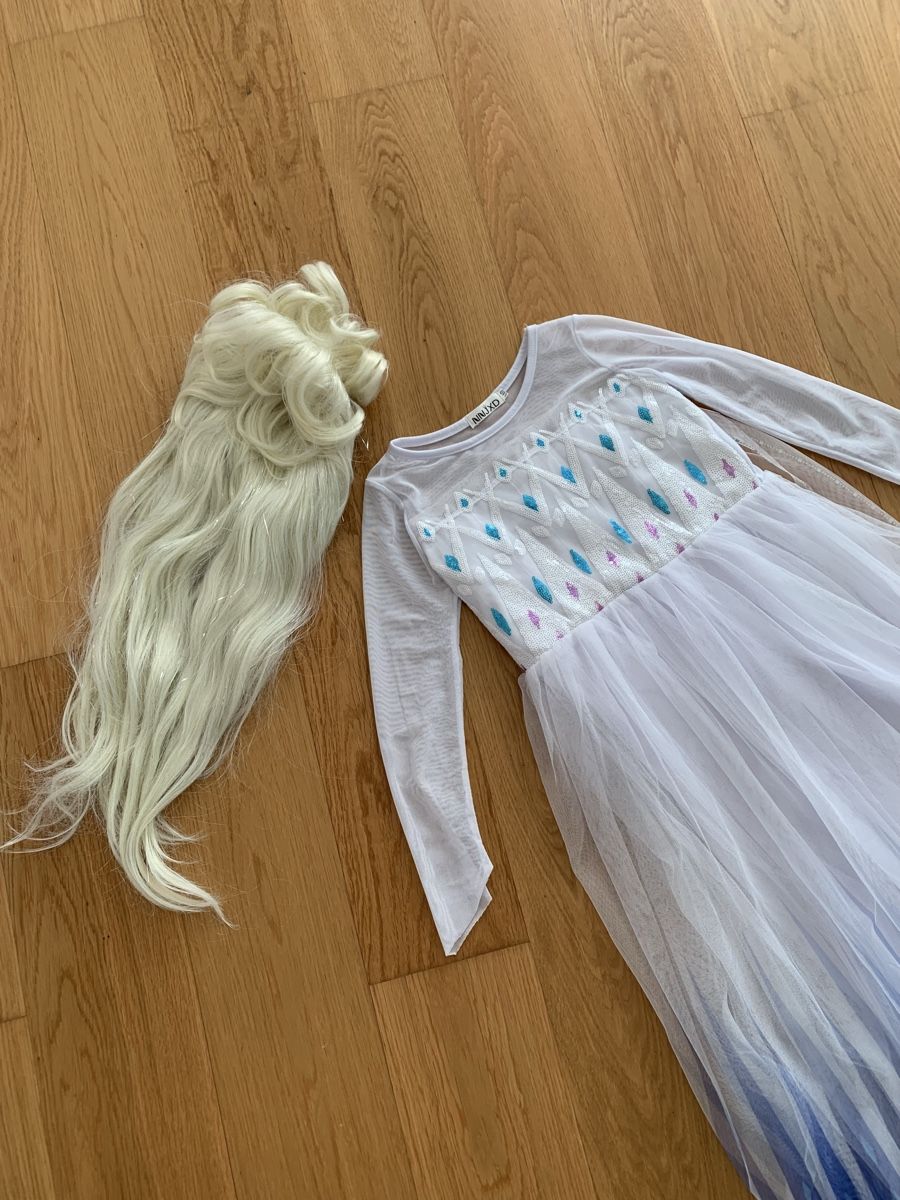 Costumi: Kinderkleid Elsa Kostüm mit Perücke Grösse 128 – Usato da Niederhasli venduto da Mfallegger