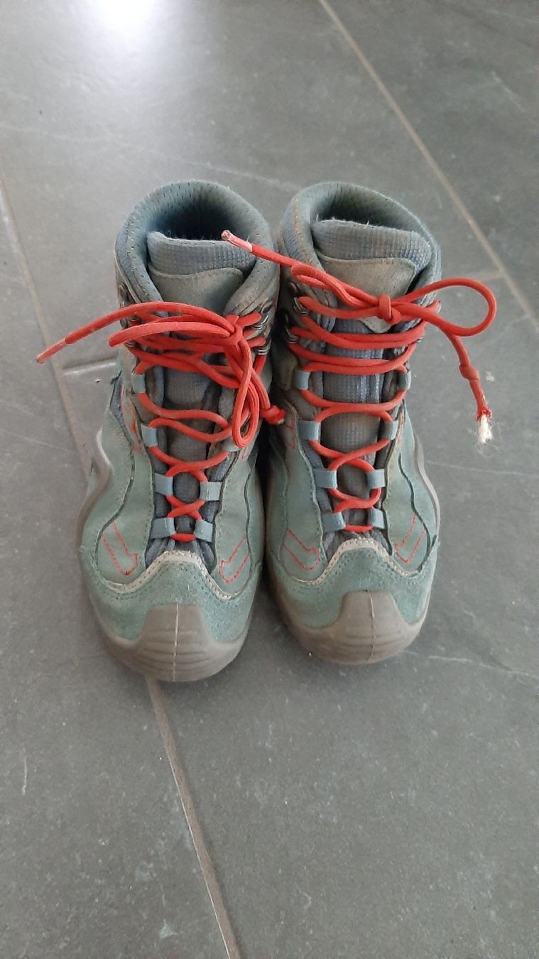 Lowa Scarpe per ragazzi: Lowa Wanderschuhe Grösse 33 – Usato da Dübendorf venduto da Luuuusmeitli12 1