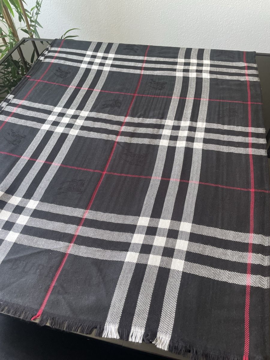 Foulard & Sciarpe: Schwarzer Schal, Winter Accessoire, Neu! – Nuovo e nell'imballaggio originale da Biel/Bienne venduto da Bolagol9