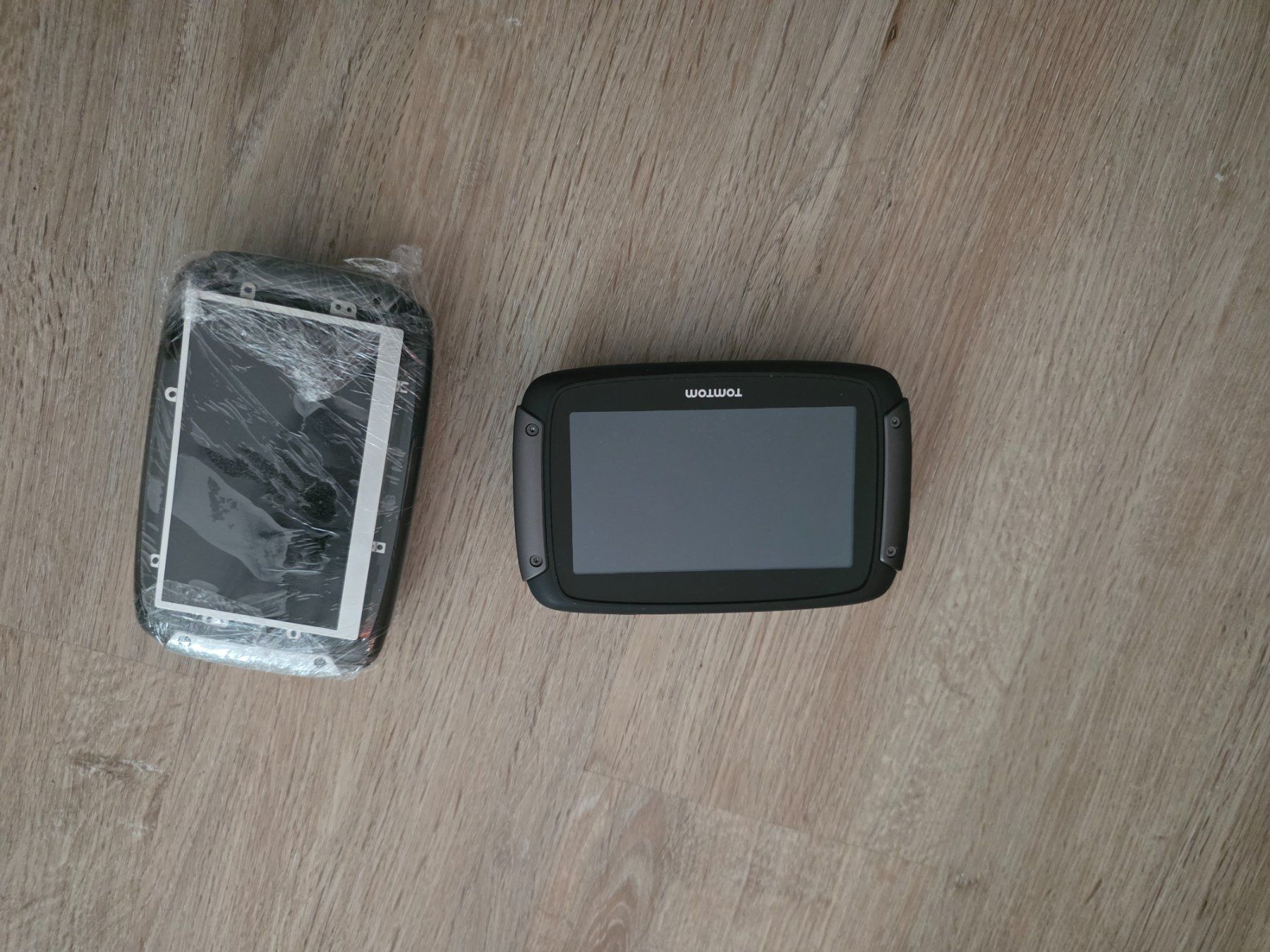 Tomtom Navigatori: GPS TomTom rider 400 accessoires Boîte complète – Usato da Genève venduto da Dany116 4