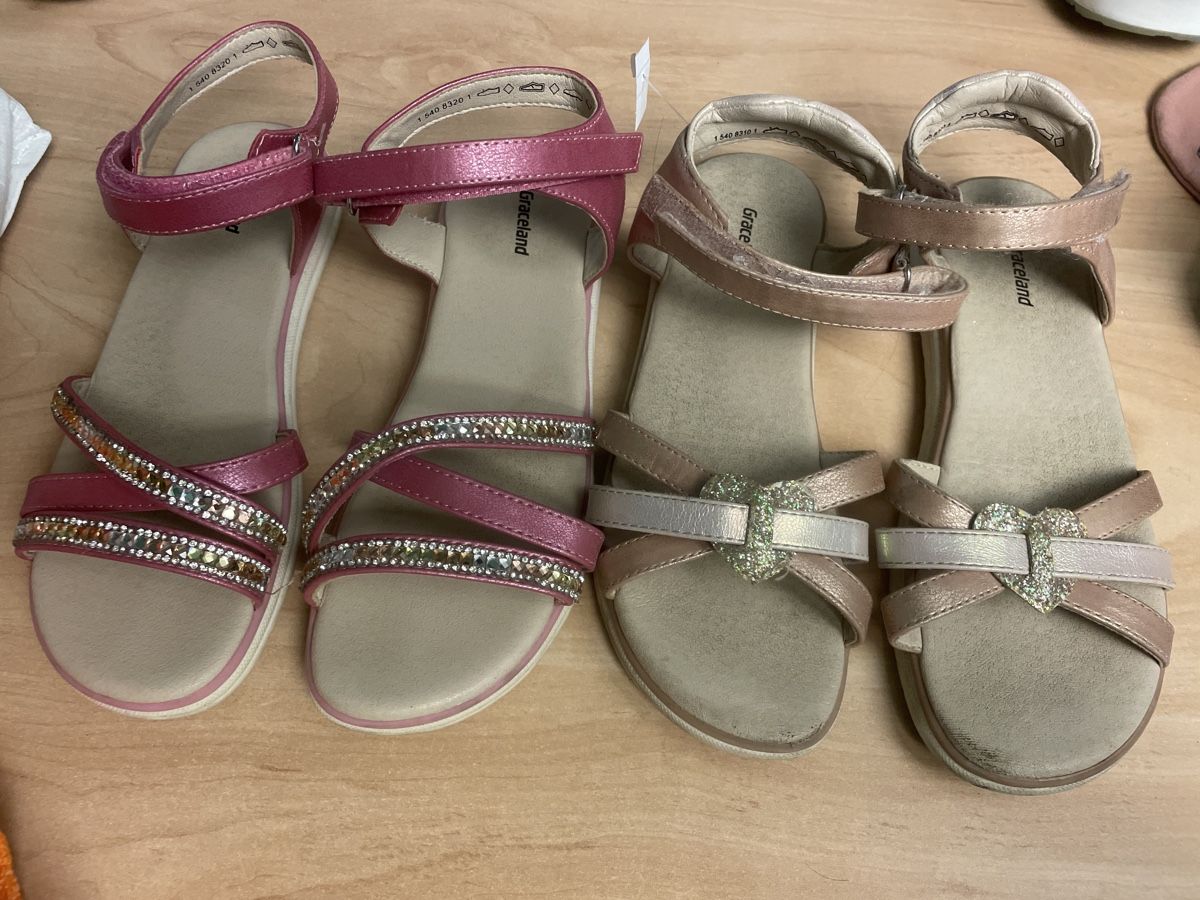 Graceland Scarpe per ragazze: 2 Paar Graceland Maedchen Sandalen, Gr. 34 – Usato da Obergerlafingen venduto da cabo4