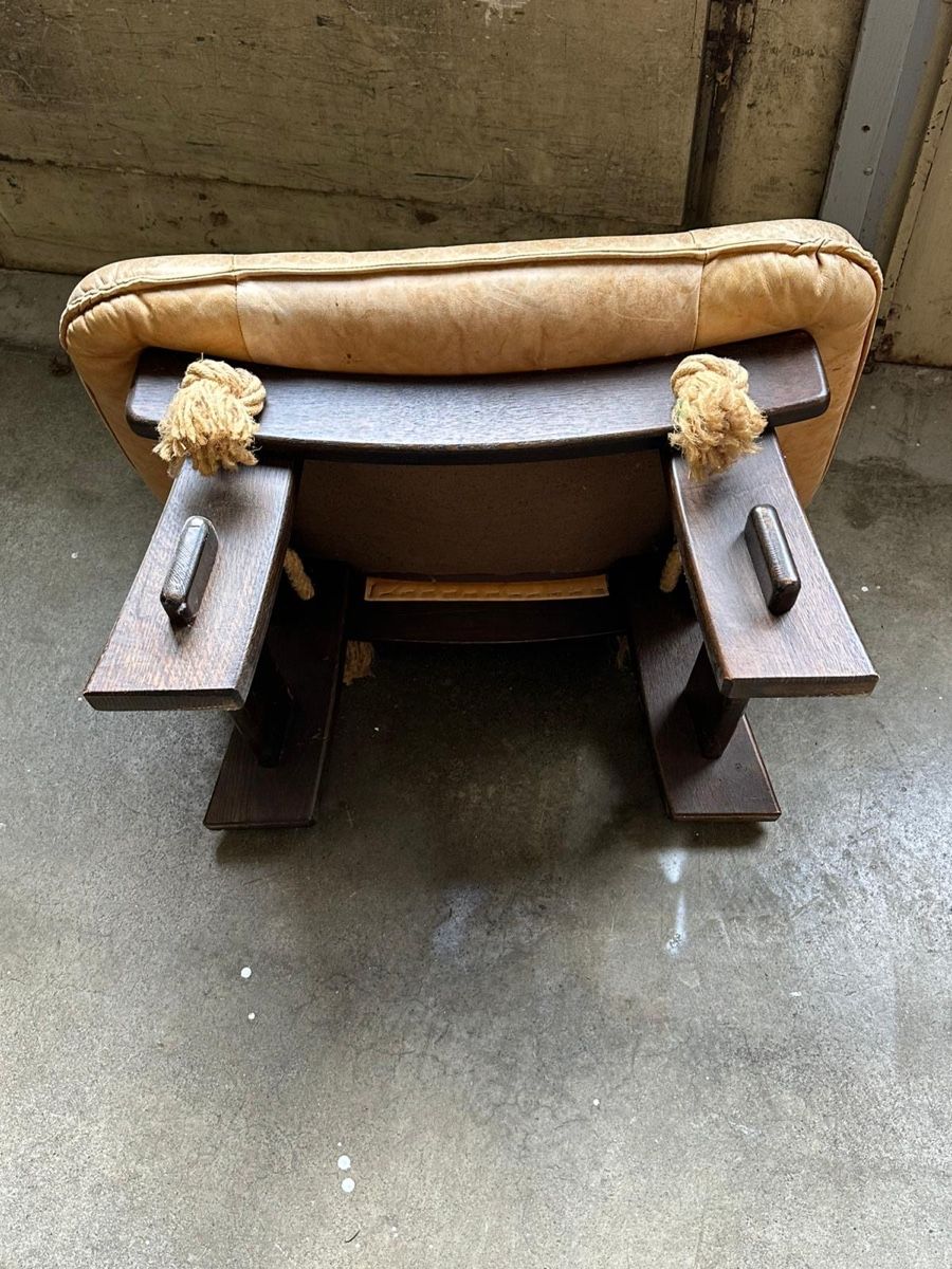 Hocker: Stilvoller Lederhocker mit Fransen - Einzigartiges Design – Gebraucht aus Madiswil von Bilranis1071 1